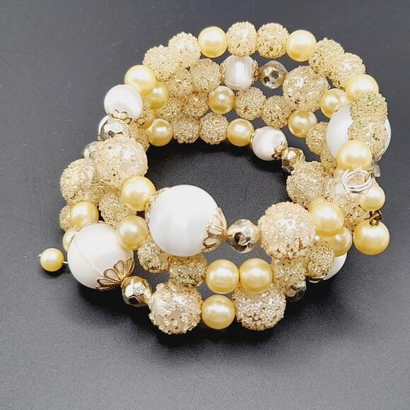 Vintage 1950s Beaded Bracelet – Gold & Pearl Memory Wire Wrap - Picture 6 of 9